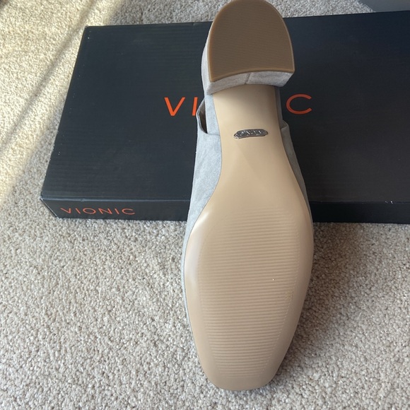 Vionic dove gray suede pumps NEW - Picture 3 of 4